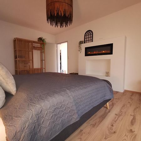 Up Wulkje21 Neu Renovierte Wohnung Mit Pkw Stellplatz Emden Exterior foto