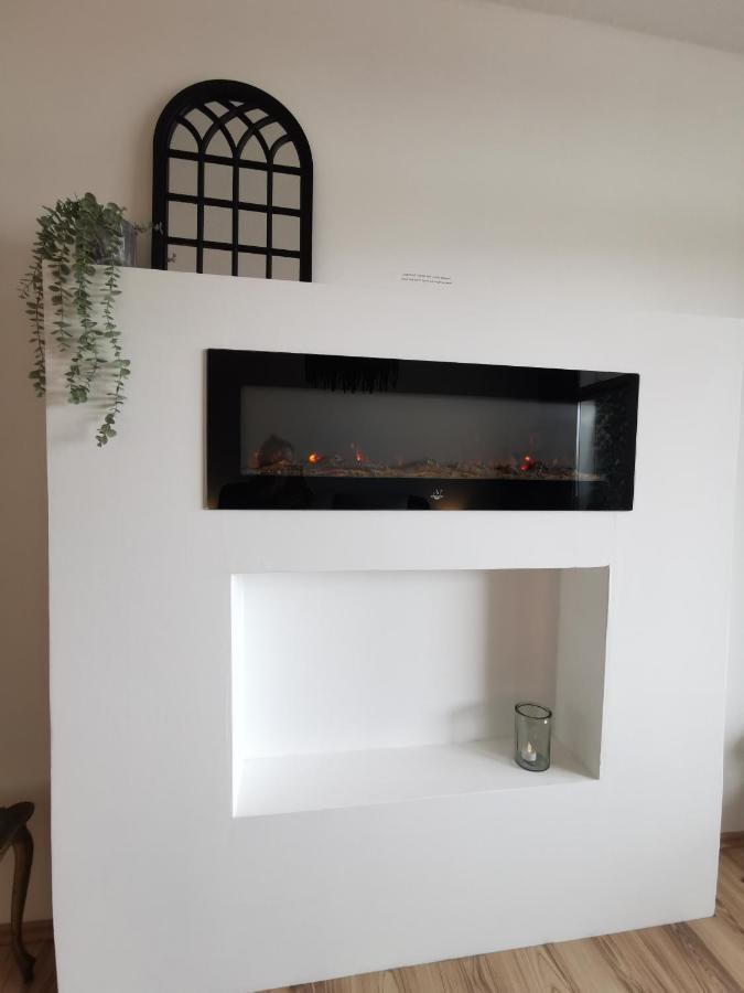 Up Wulkje21 Neu Renovierte Wohnung Mit Pkw Stellplatz Emden Exterior foto