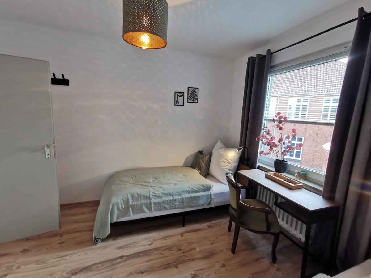 Up Wulkje21 Neu Renovierte Wohnung Mit Pkw Stellplatz Emden Exterior foto